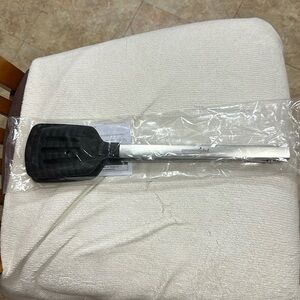 Pampered Chef Spatula Tongs new in package